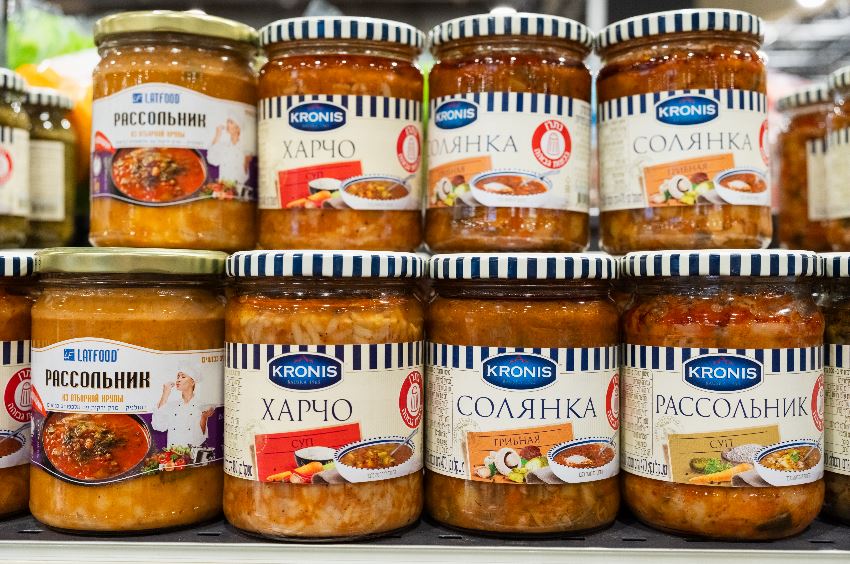 Полки с продуктами
